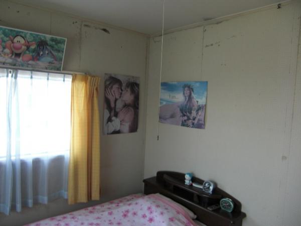 クロス貼り替え前の洋室です