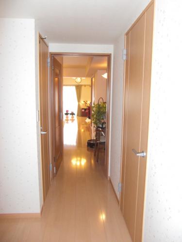 床が明るくなって明るい感じになりました。