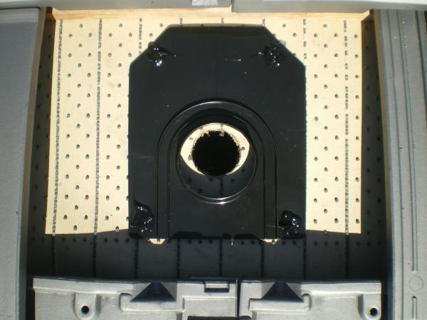 ここから配線を屋根裏に入れます。