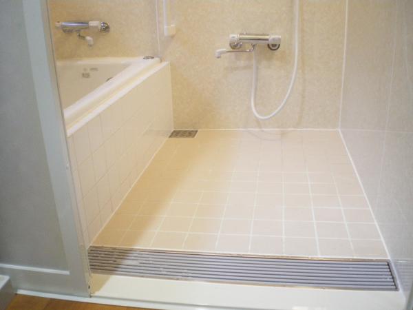 段差解消ユニットを設置しています。