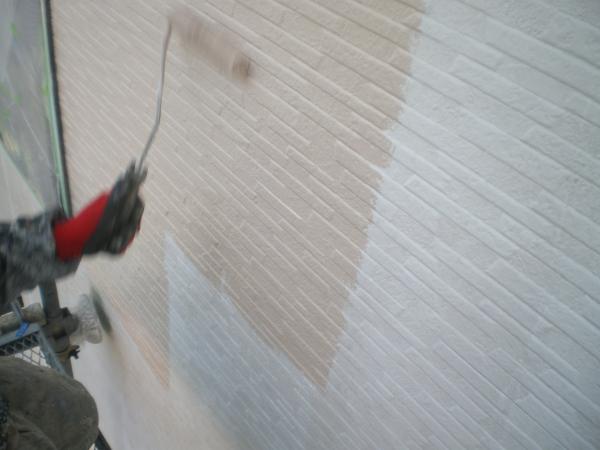 白いのは下塗りでピンクで中塗り中です。