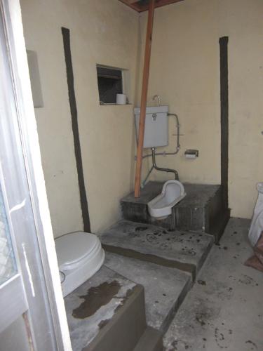 既存間仕切り解体しました。