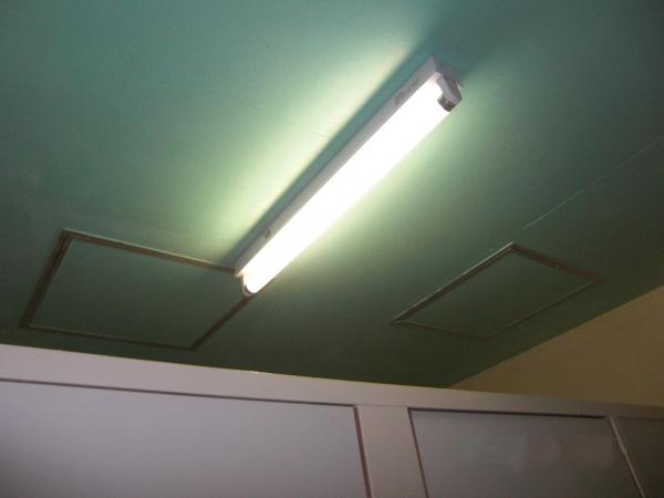 水漏れ対策をして、貼り替えました。新たに点検口を設置しました。