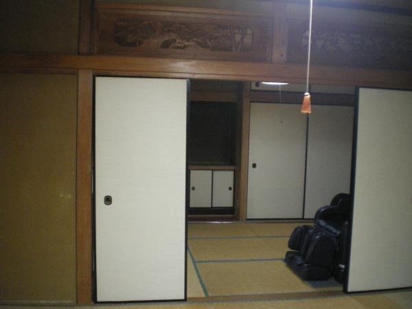 2間続きの和室。間は4枚の引き違いの襖でした。