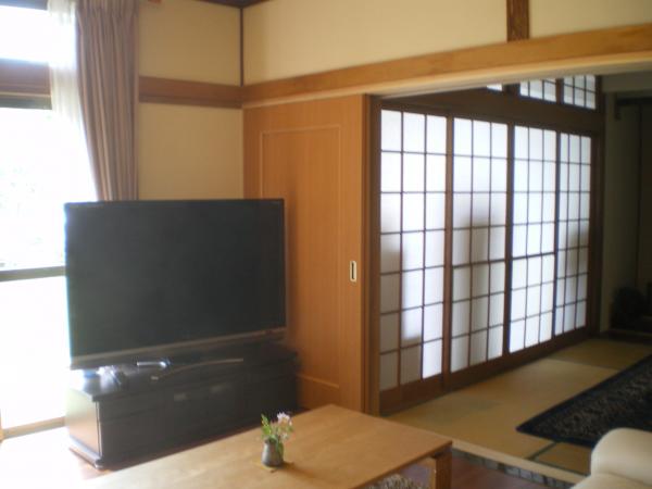 3枚の片引き戸に変更。開けてしまうと、大きな空間になります。