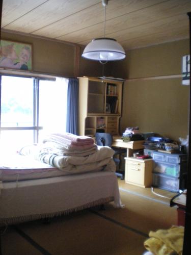 お二人のお子さんが独立されて、活用されていなかった2階のお部屋です。