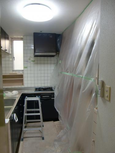 工事中は他の家具に汚れが付かないように　バッチリ養生します