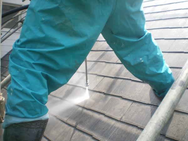 まずは、バイオ洗浄でコケ・藻を洗い落とします。