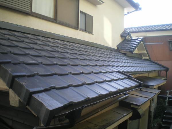 山平防災瓦AN-3です。全面釘打ち施工です。