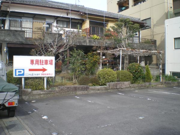 着工前　大きな花壇と消えかかったライン