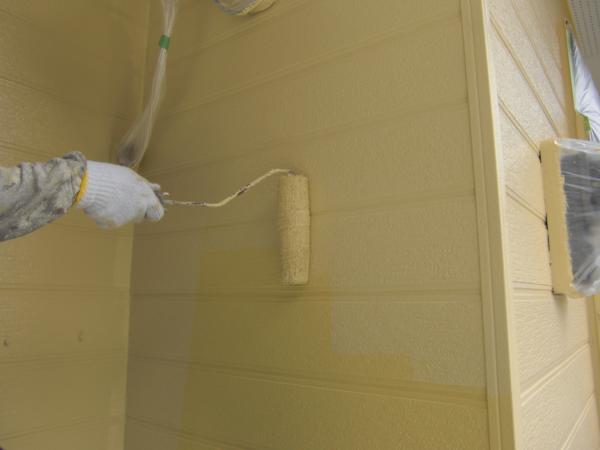 色を替えて上塗り中です。工程がすぐわかります。