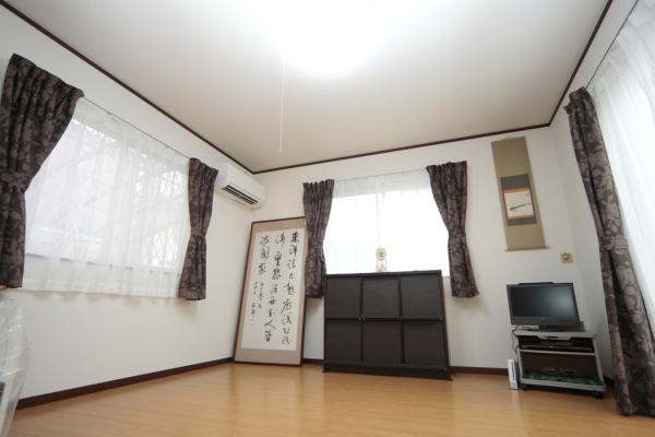 内部の様子です。なんか広がり感のある写真ですが、プロの撮影です。広角レンズすごい！