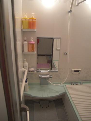 水栓の位置も変わり、シャンプー等の収納が使いやすい位置になりました。