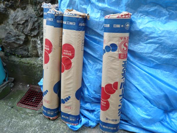 粘着式の防水ルーフィングを使用します