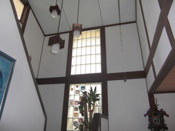 白の防かび塗料で塗り直しました。明るくなりました。