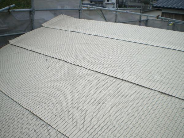 ゴムアスルーフィングです。雨漏りの最後の砦です。