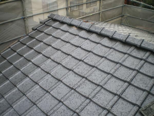 頑丈でメンテナンス不要の屋根になりました。