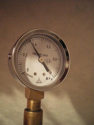 タンクレス便器は水圧測定が必要です。