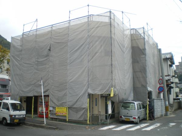 全面ネット張りで養生しました。