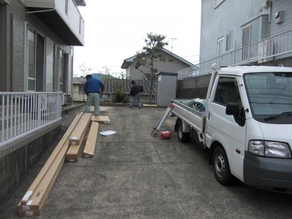 施工前に取付け位置の確認をしています。