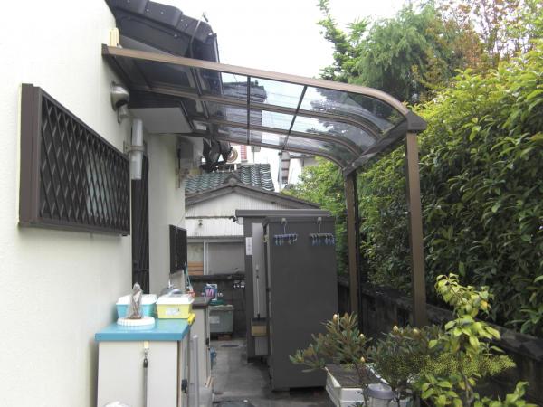 奥行きも十分で、少しの雨では濡れるはありません。