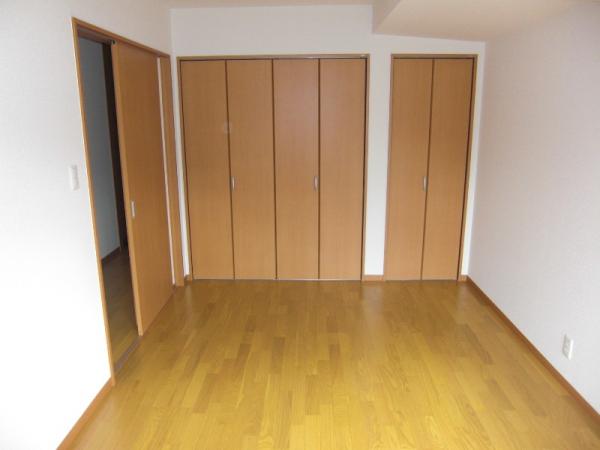 内部にはしっかり大容量の収納を確保しました。