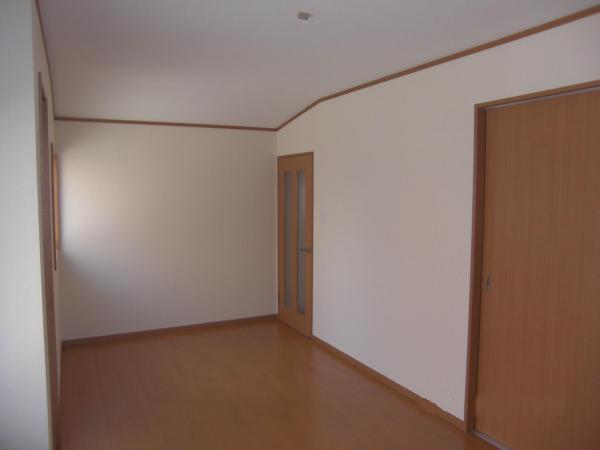 通路部分は広いウォーキングクローゼットに改装しました。