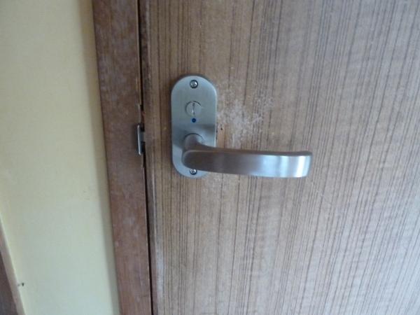 ドアノブの交換