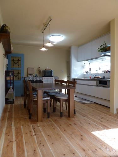 人が集まりそうなキッチンですね。