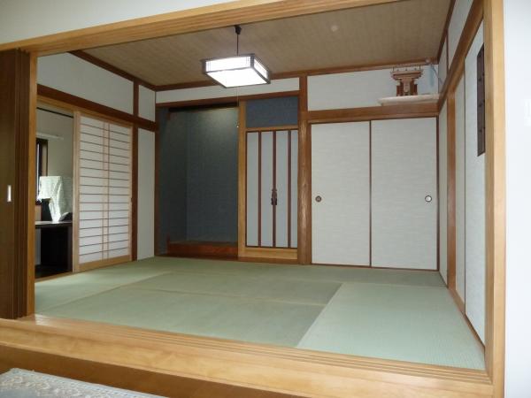 ３枚引き込みになっており開放的な空間ができます。