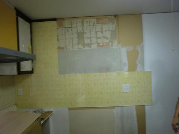 既存のキッチンパネルを移植。