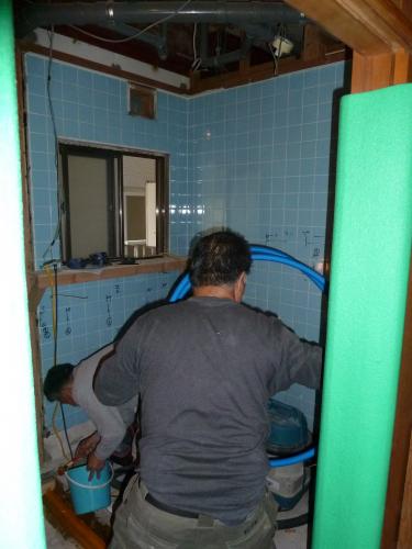 浴室解体中