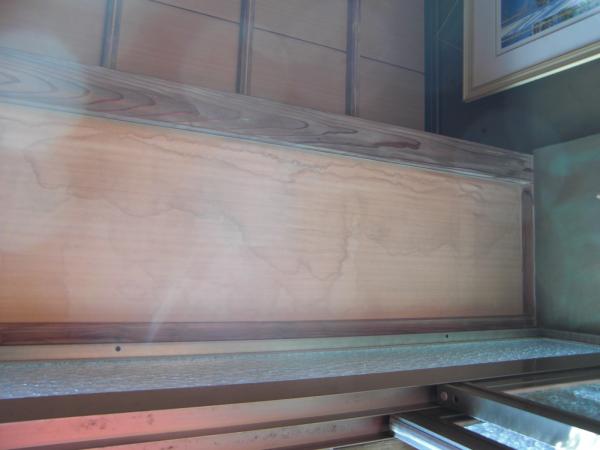 ついでに天井の雨漏りも点検して、内装をやり替えました。