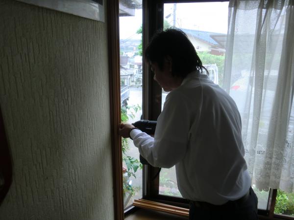 取付状況です。ビスで固定します。