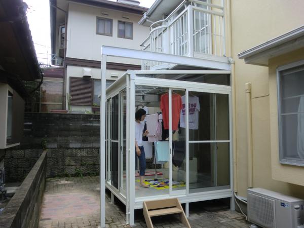 部屋の中から、洗濯ものが干せる様になりました。雨の日でも活躍しそうです。