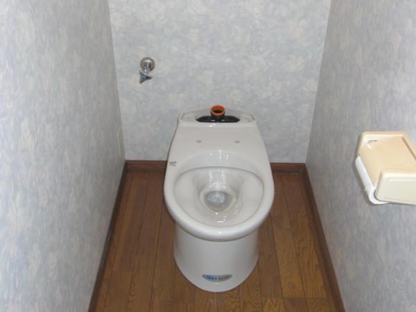 まずは便器をセットします。