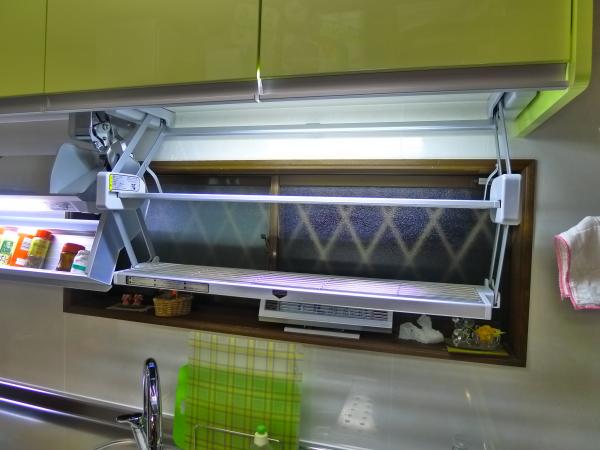 調理した物や　洗ったお皿などを仮置き出来ますね