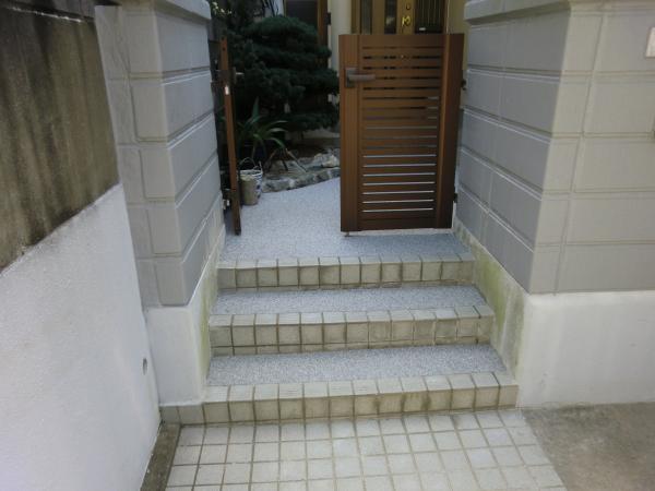 玄関廻りの感じガラリと変わりました。