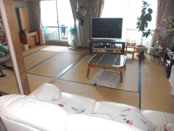 畳も古くなってました。