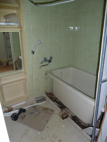 養生完了後、解体していきます。