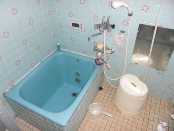 浴室も痛みがきていました。