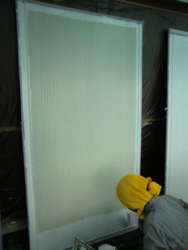 雨戸の塗装作業です。
