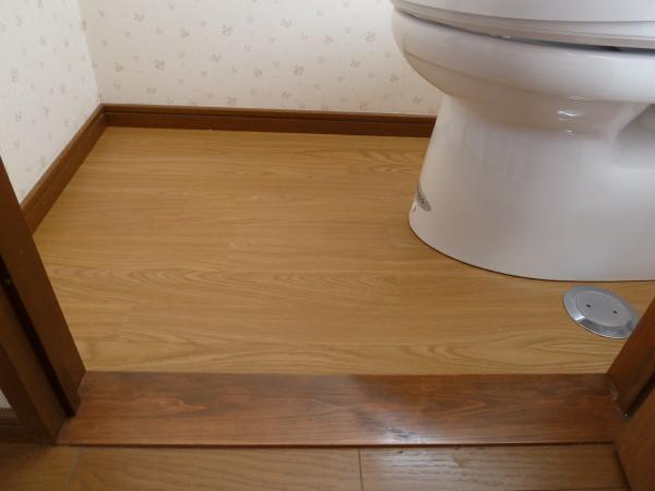 貼り終わり。敷居との段差もちょうど無くなりました。