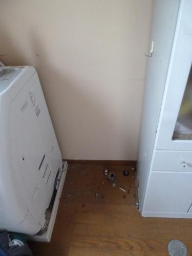 洗面台を撤去しました。