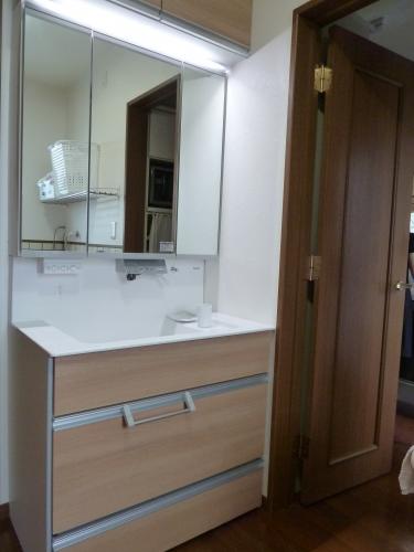 パナソニック　ウツクシーズ　Ｗ900タイプ　2段引出し・三面鏡で収納タップリ！