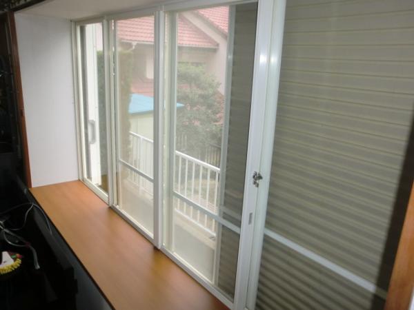 カウンターのシート貼りの完成です。