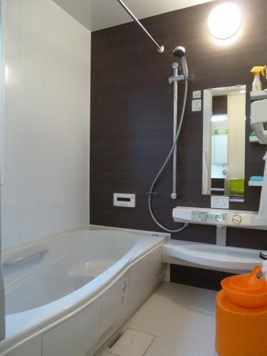 リクシル　ラバスＫ1616　タッチ水栓でフル装備です。