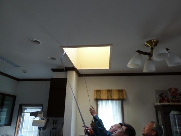 内部では、大工さんとクロス屋さんの打合せを行います。