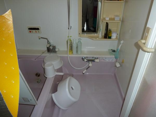 一昔前のデザインのユニットバスが・・・