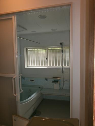 入口の扉は　片引き戸にして出入りがしやすくなっています　将来的な事まで考えて入口の幅も広いタイプを選択しました